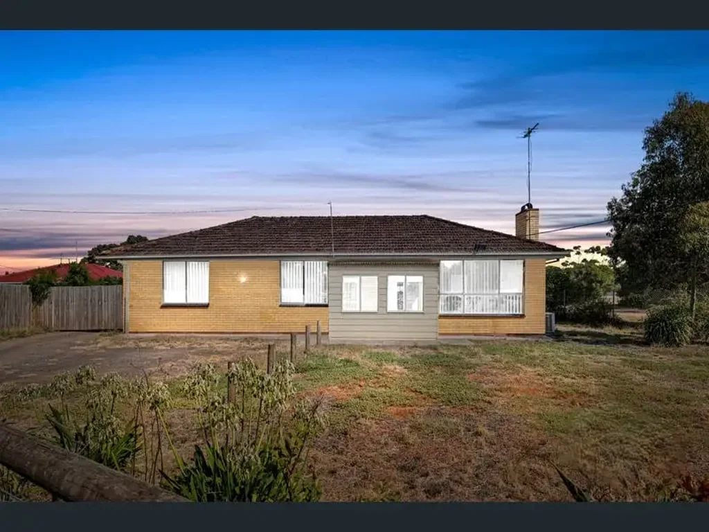 Convenience + Acreage Lifestyle