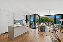 303/85 Golden Four Drive, Bilinga