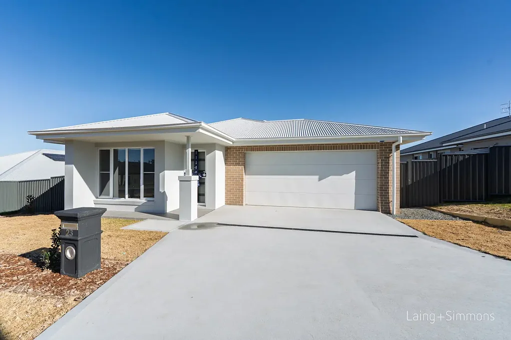 Modern Family Comfort in a Peaceful Neighbourhood