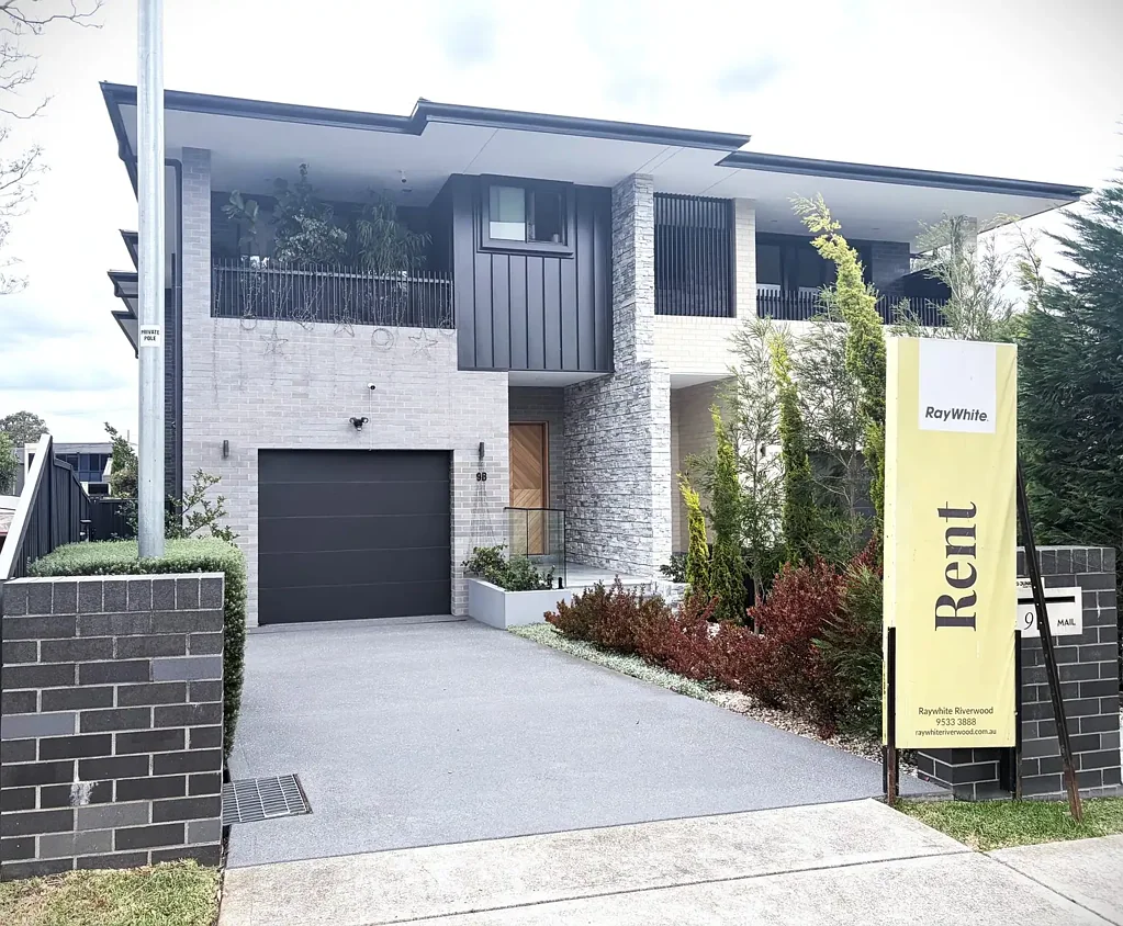 A State-of-the-Art Near-New Two-Storey Luxury Duplex in A Prime Punchbowl Location