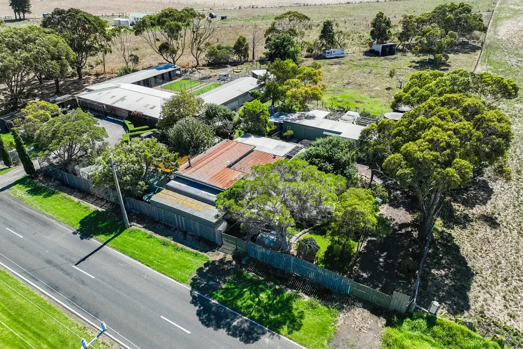 Koroit  A landmark live-in business offering of rare distinction