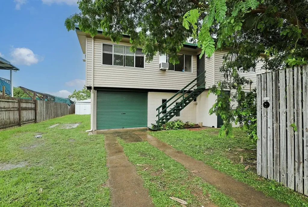 Condon 3બેડરૂમ TENANTED UNTIL 22ND FEBRUARY 2027.  BECOME A LANDLORD AND THEN MOVE ON IN!