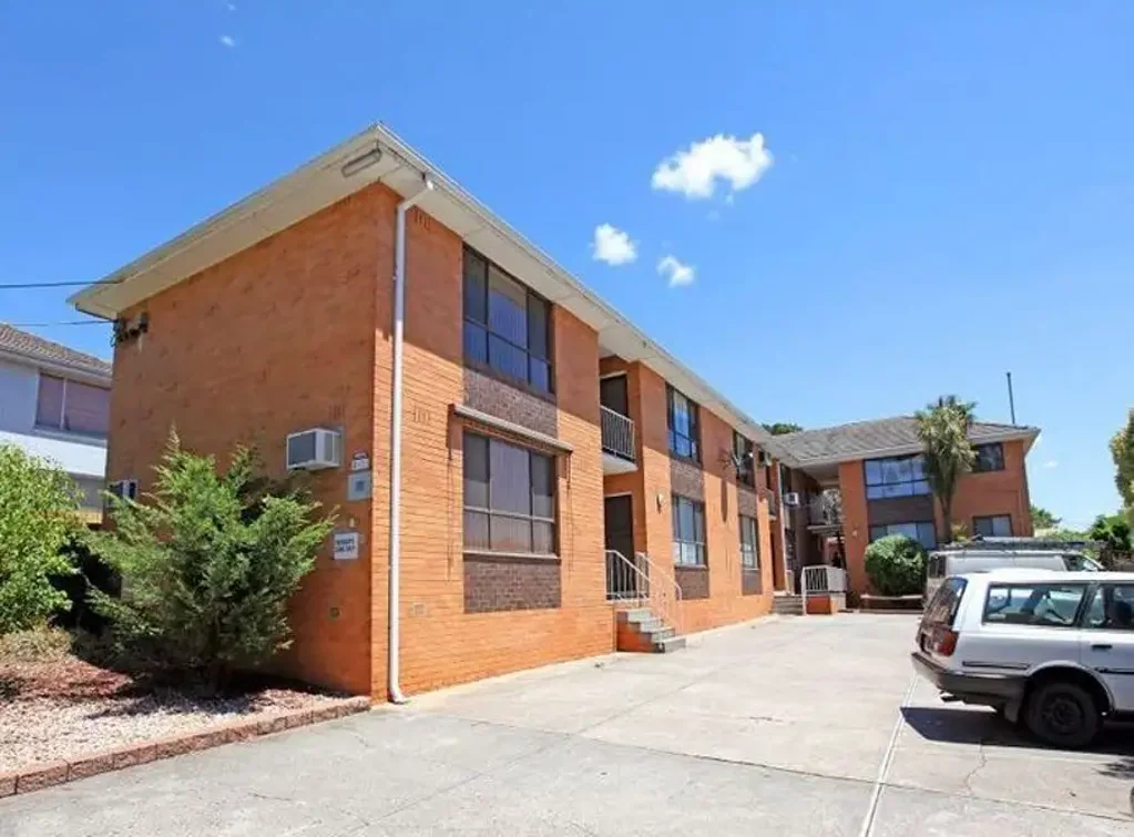 Neat, ground floor apartment!
