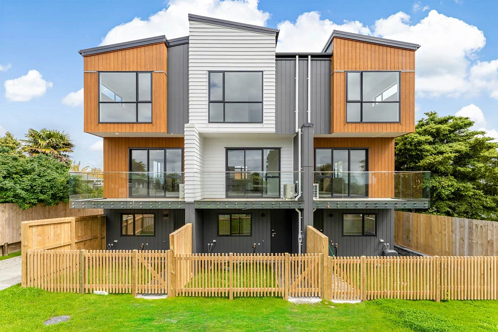 8/300 Great North Road, Henderson, Waitakere City, Auckland
