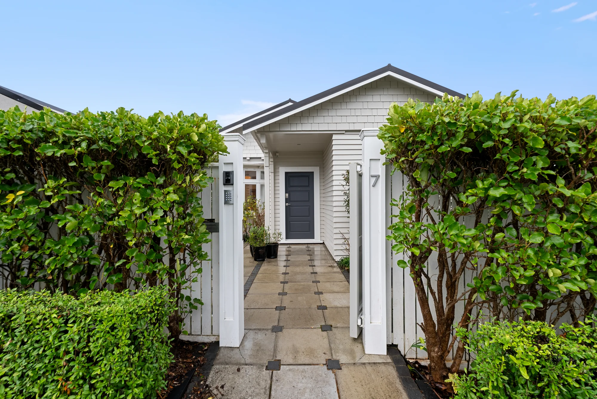 Karori 4Kwarto Character, Charm and Modern Living