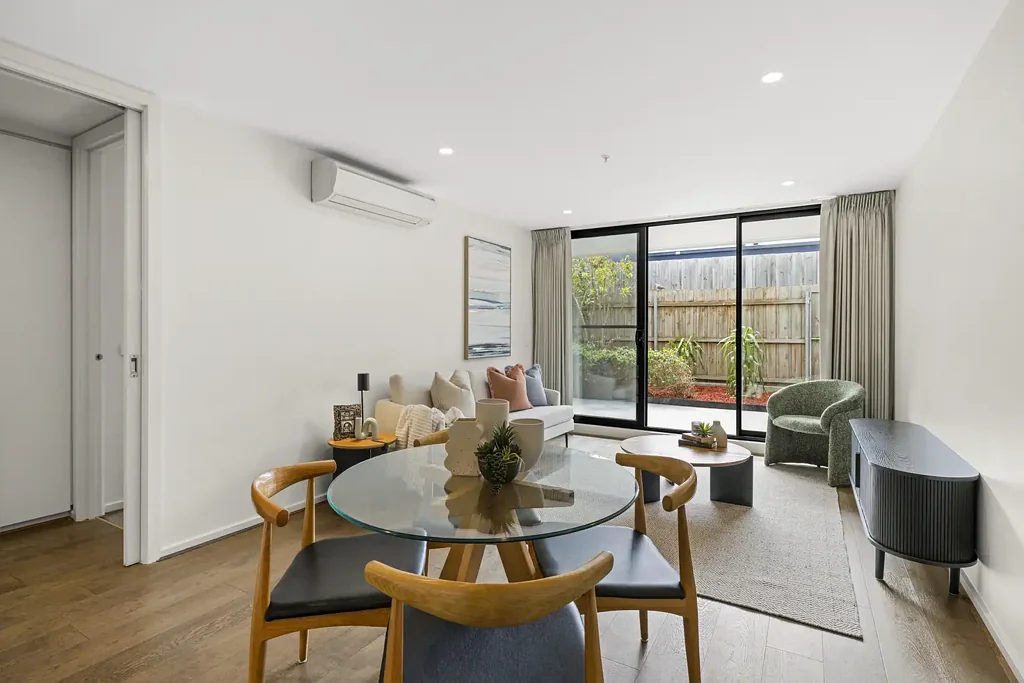 Cheltenham 2બેડરૂમ North-Facing Garden Apartment Steps from Southland