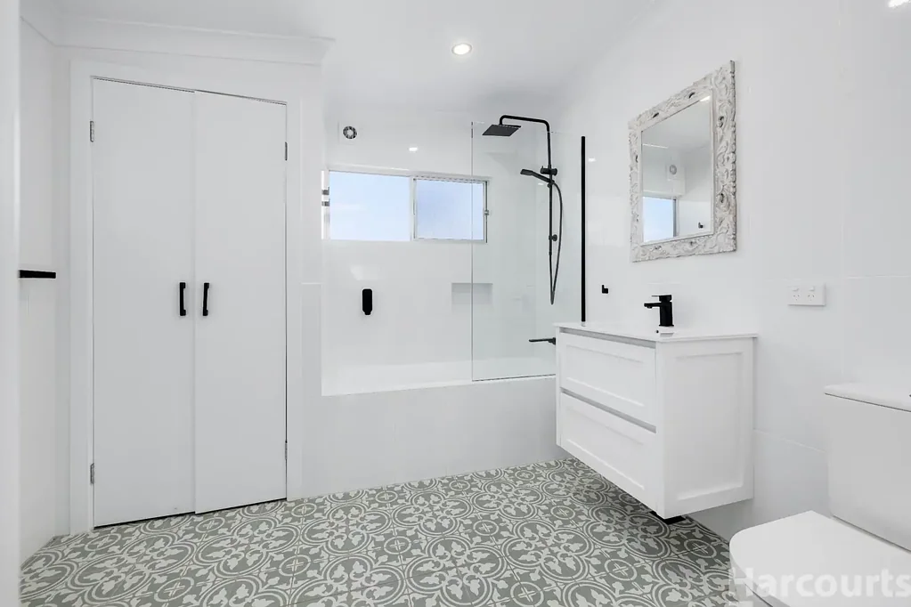 Smithtown 3બેડરૂમ Investor or Lifestyle Seeker - This One Delivers