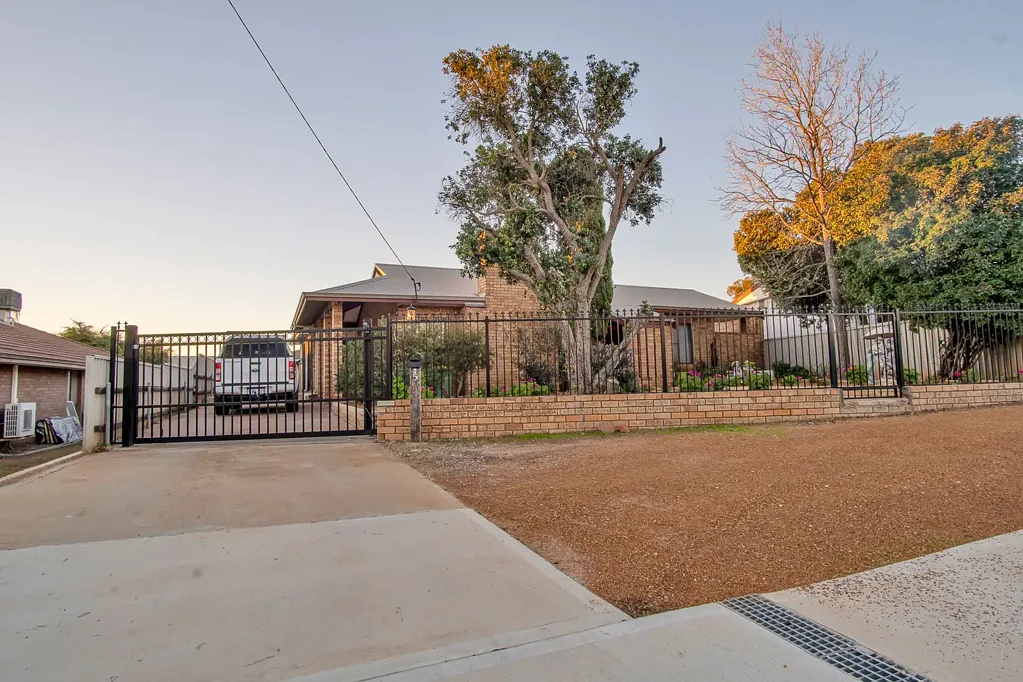 Wongan Hills 4Zimmer STYLISH FAMILY LIVING WITH BUSHLAND VIEWS