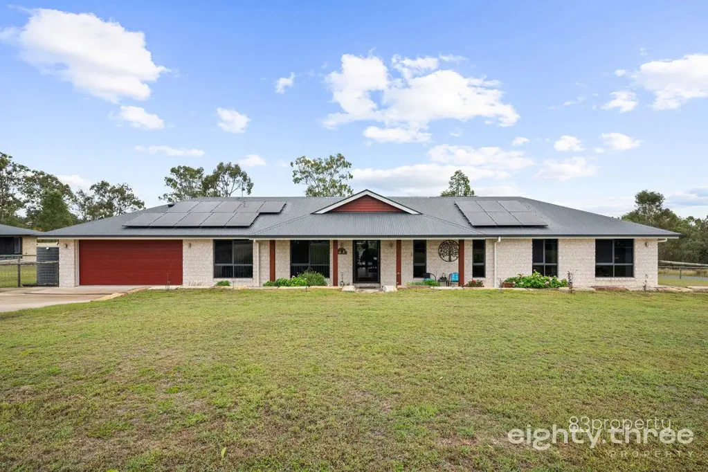 Kensington Grove 5房  日落, 太空, 车库与水疗 ~ 亩产梦想在等待  Sunsets, Space, Shed & Spa ~ The Acreage Dream Awaits