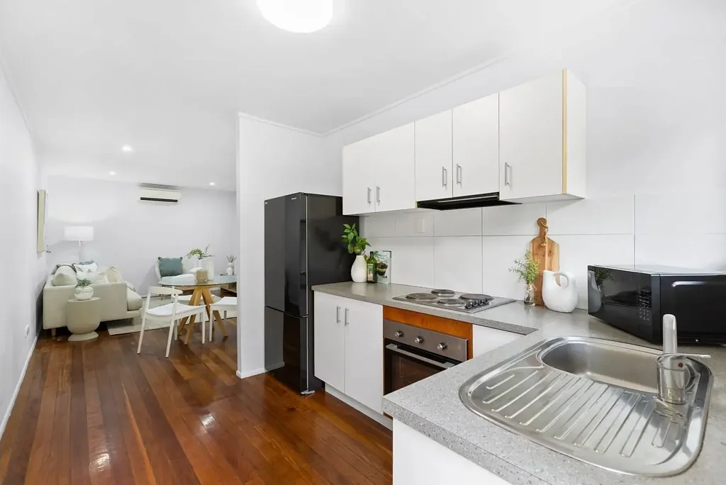 Strathpine 2房 翻新、投资或自住 | Strathpine市中心罕见双车库 Renovate, Invest or Nest | Rare Double Garage in Central Strathpine