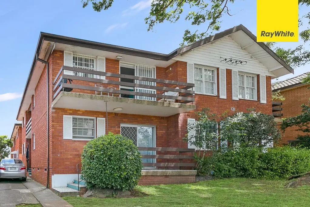 Front facing 2 bedroom unit