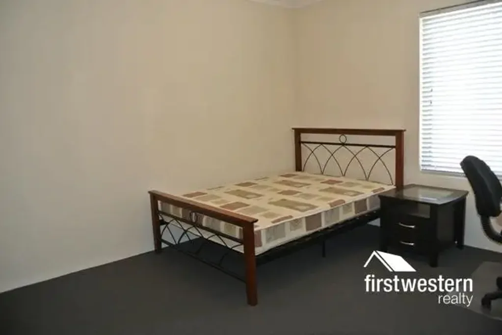 Room available in shared property -  IDEAL FOR STUDENTS