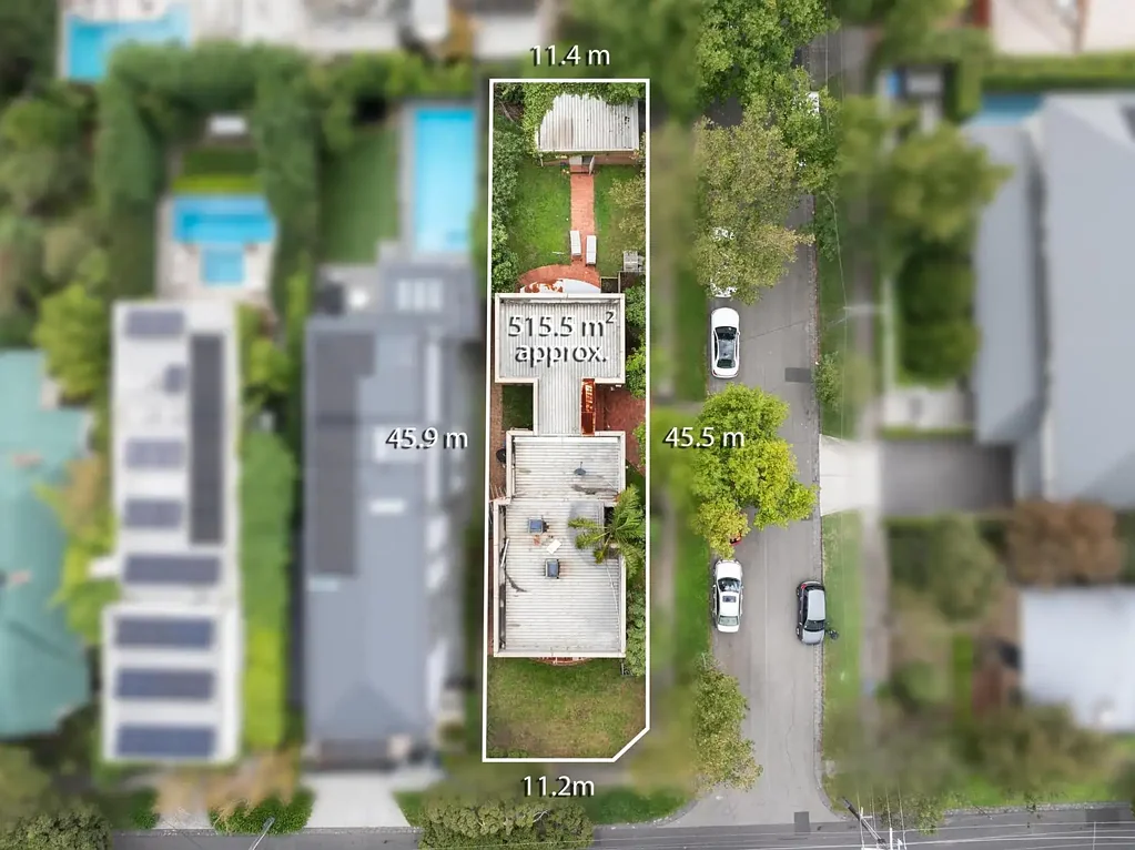 Malvern 3 Slaapkamer Rare Corner Opportunity with Dual Frontage – Renovate, Rebuild or Redevelop