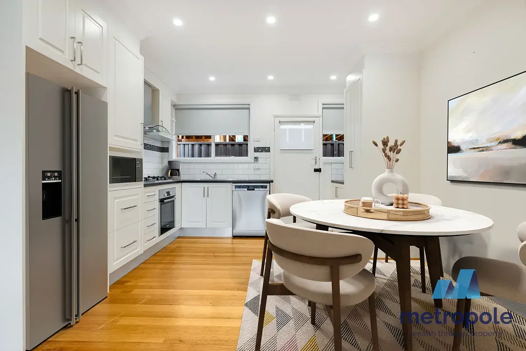 SPACIOUS TWO-BEDROOM VILLA WALKING DISTANCE TO TRAIN!
