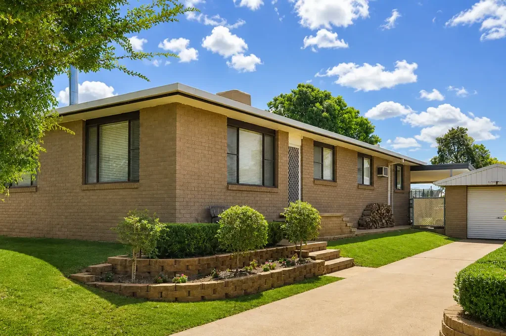 Comfortable Family Living in a Great Location