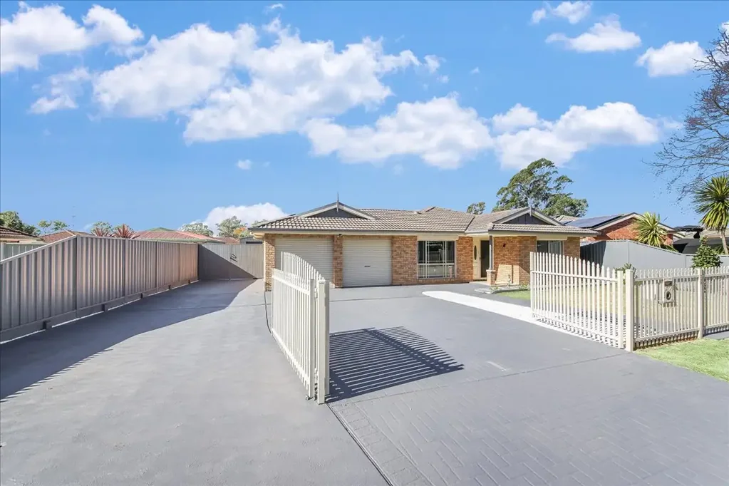 329 Thirlmere Way, Thirlmere, NSW 2572
