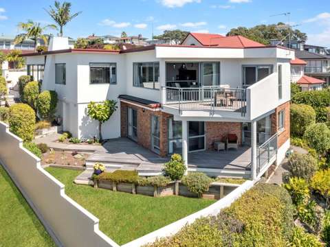 Browns Bay 5 Bedroom Love the location Sea Views & Rangi Zone