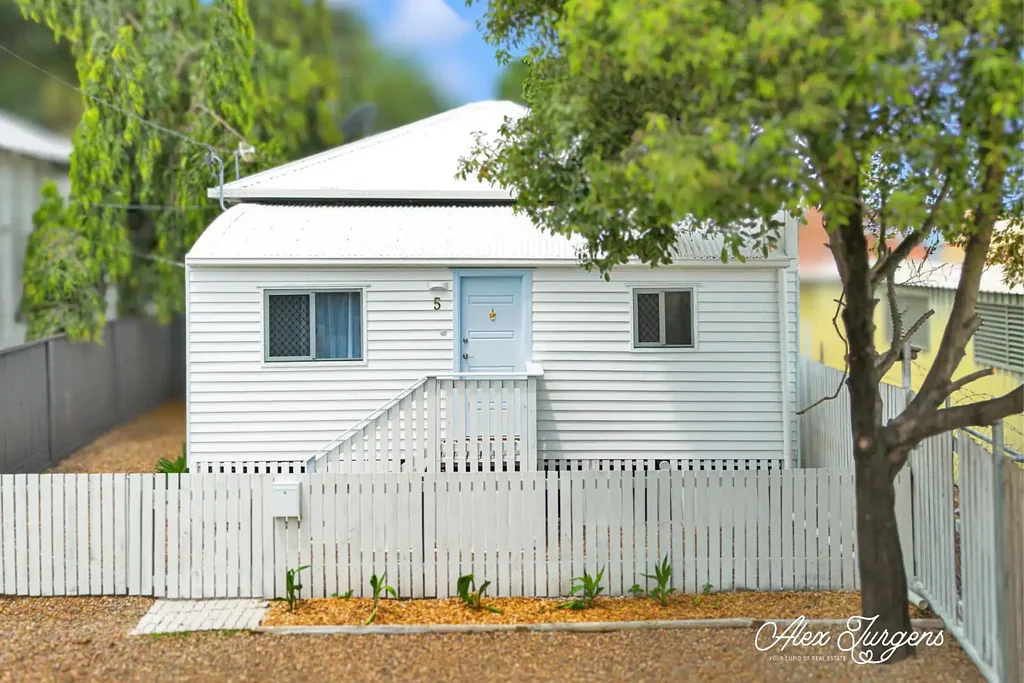 5 Maryvale Street, West End, QLD 4810