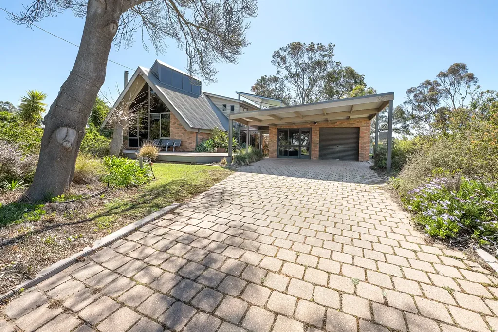 327 Lakeside Drive, Lake Boga, VIC 3584
