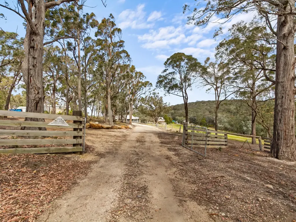 Maffra West Upper Serene Bushland Retreat – Self-Sufficient Living Awaits!
