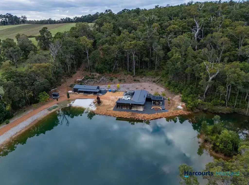 Carlotta 3غرفة نوم Private luxury Waterside Living Backing Onto State Forrest