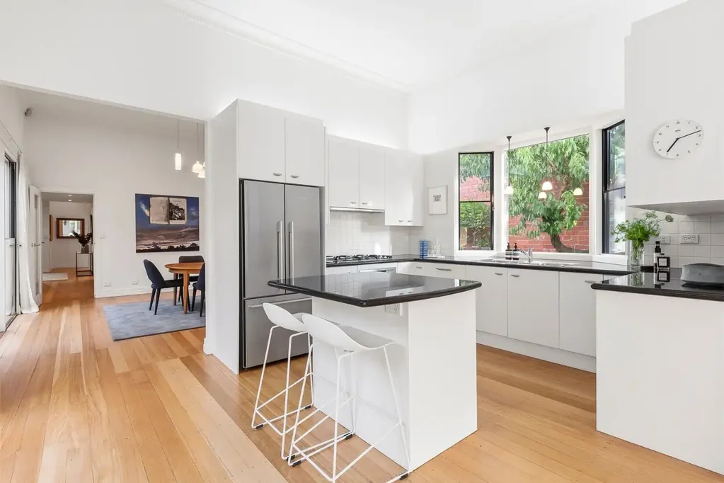 STUNNING GARDEN SETTING WITH BEAUTIFUL MASTER RETREAT UPSTAIRS!