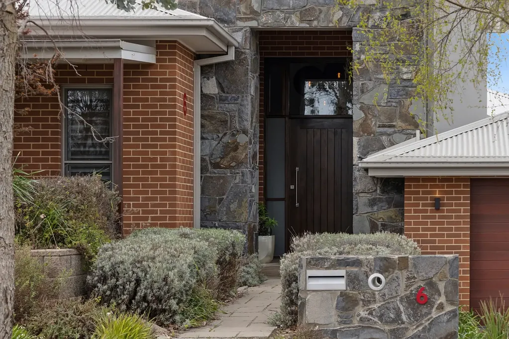 6 McGowan Crescent, Googong, NSW 2620