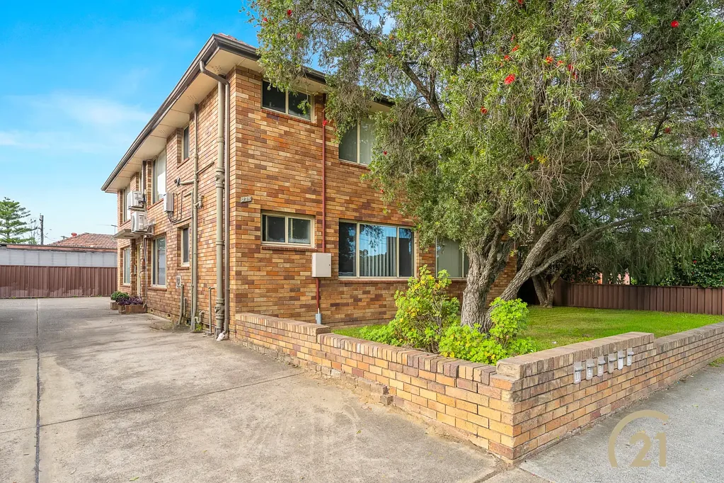 Fairfield East 1Zimmer Perfect Investment or First Home Opportunity in the Heart of Fairfield CBD