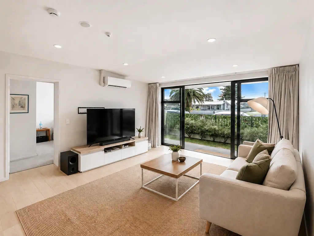 Orewa 2 Slaapkamer Holiday Haven & AirBnB on Orewa Beach!