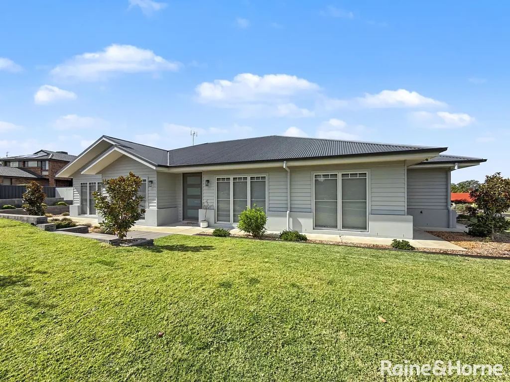 Tamworth 5Zimmer Exceptional Family Living in a Blue-Ribbon Hillvue Location