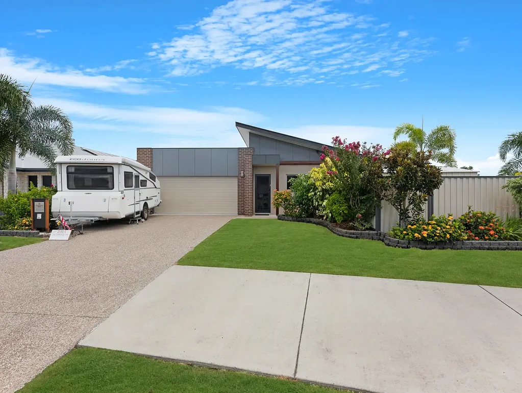 19 Oceanblue Boulevard, Pialba, QLD 4655