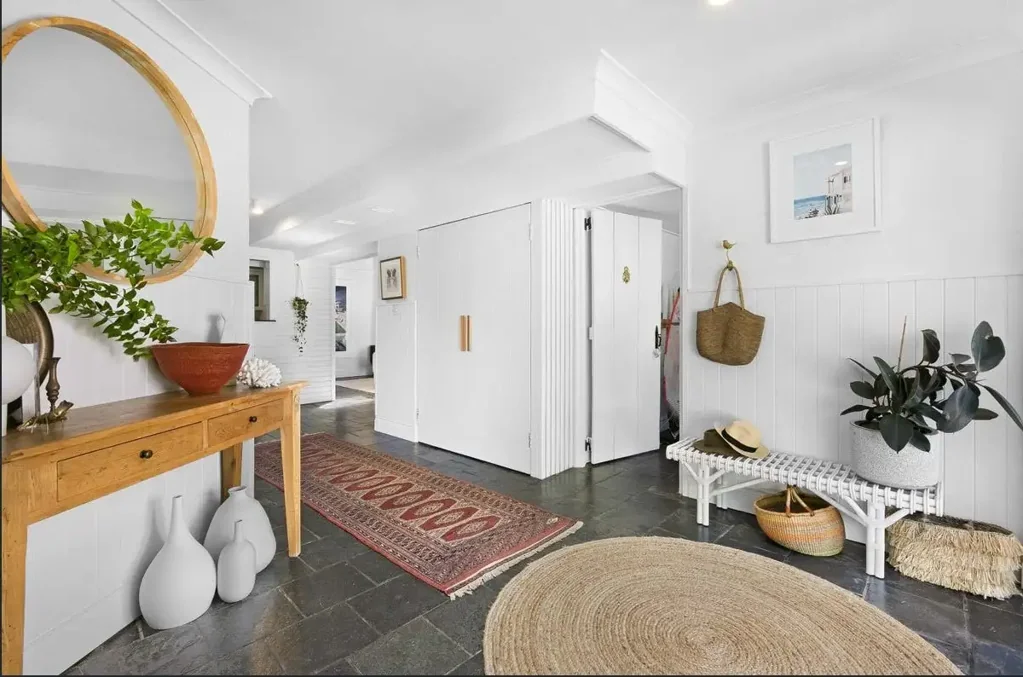 Hip Hideaway in Southport Precinct!