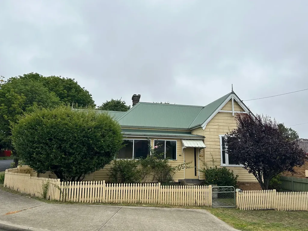 162 Markham Street, Armidale, NSW 2350, 4 Bedrooms, 2 Bathrooms, House
