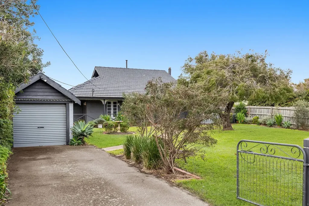 Seaford 3chambre Expressions of interest | Closing August 29th @ 5:00pm (Unless Sold Prior) | A Century of Character. A Lifetime of Privilege.