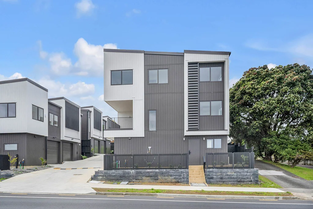 Manurewa 3房  PRICE REDUCED CCC & TITLE ISSUED MOVE IN NEXT WEEK