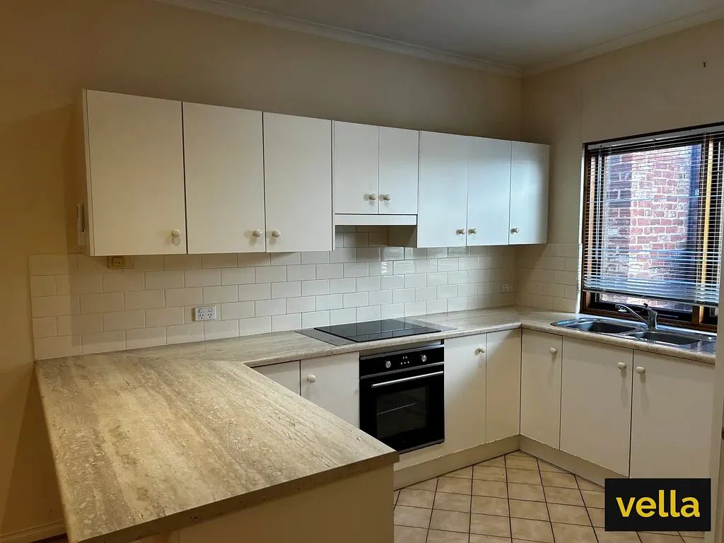 TRENDY 2-BEDROOM HOUSE, BE QUICK, GREAT LOCATION!