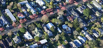 住房亏售比例继续攀升，奥克兰居大城市之首，公寓市场尤其脆弱