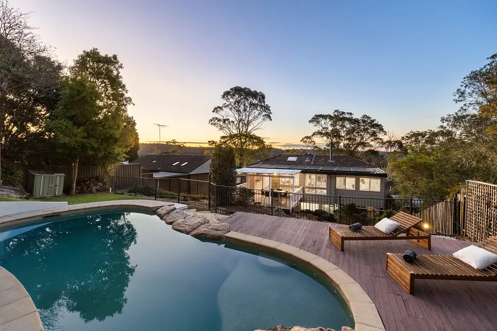 Hornsby Heights 5બેડરૂમ Stunning family home with bush outlooks