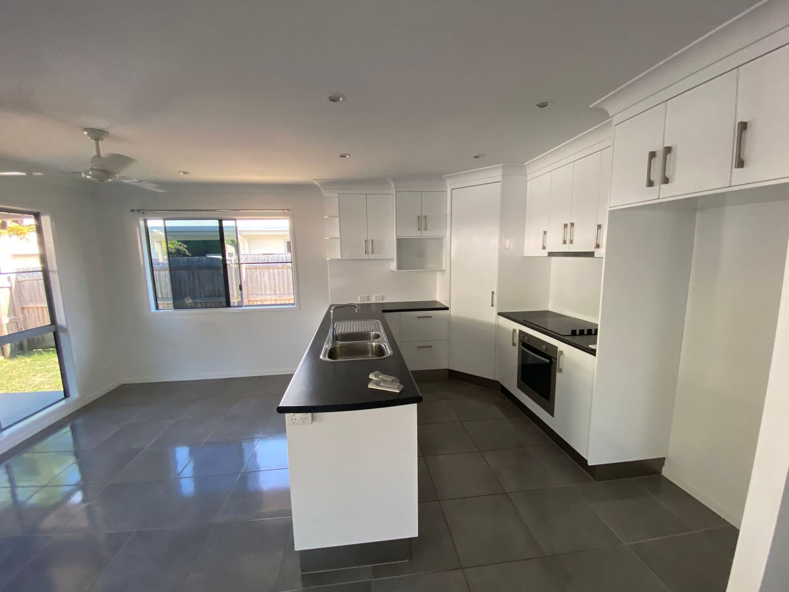 57A COLES RD, ANDERGROVE QLD 4740, 0房, 0浴, Unit