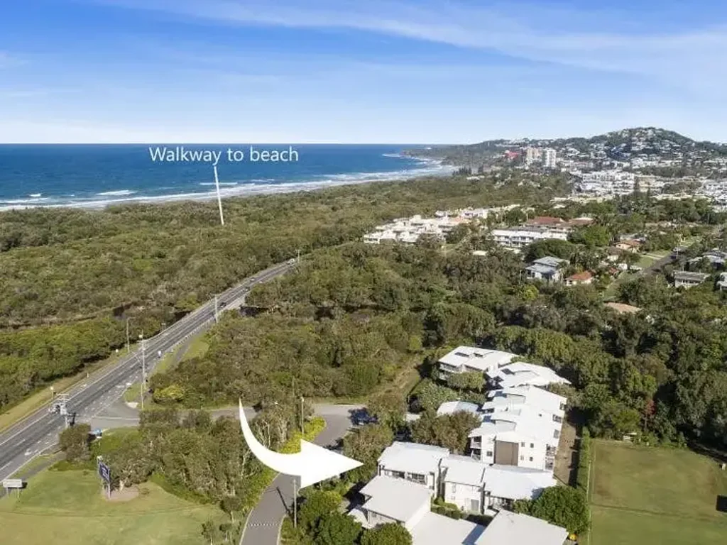 Beachside Coolum Living - 2-bedroom Unit!