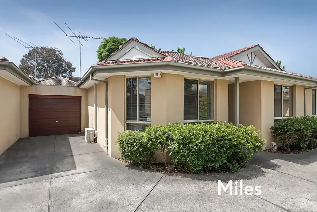 DELIGHTFUL TWO BEDROMM UNIT IN IDEAL POSITION