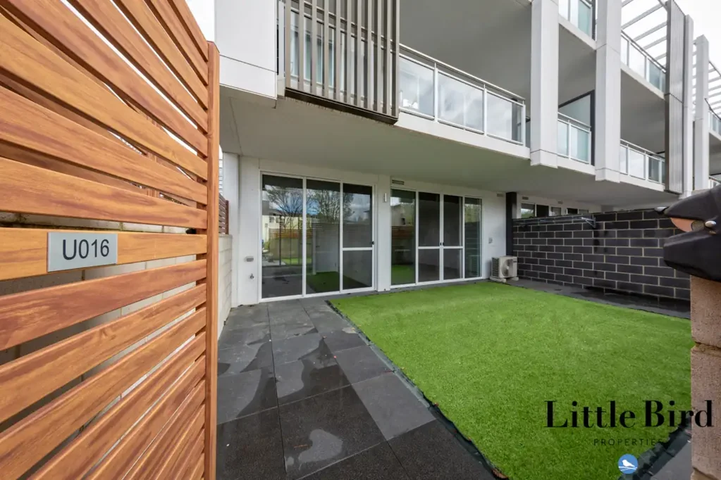 Captivating and bright ground floor apartment in Phillip with courtyard