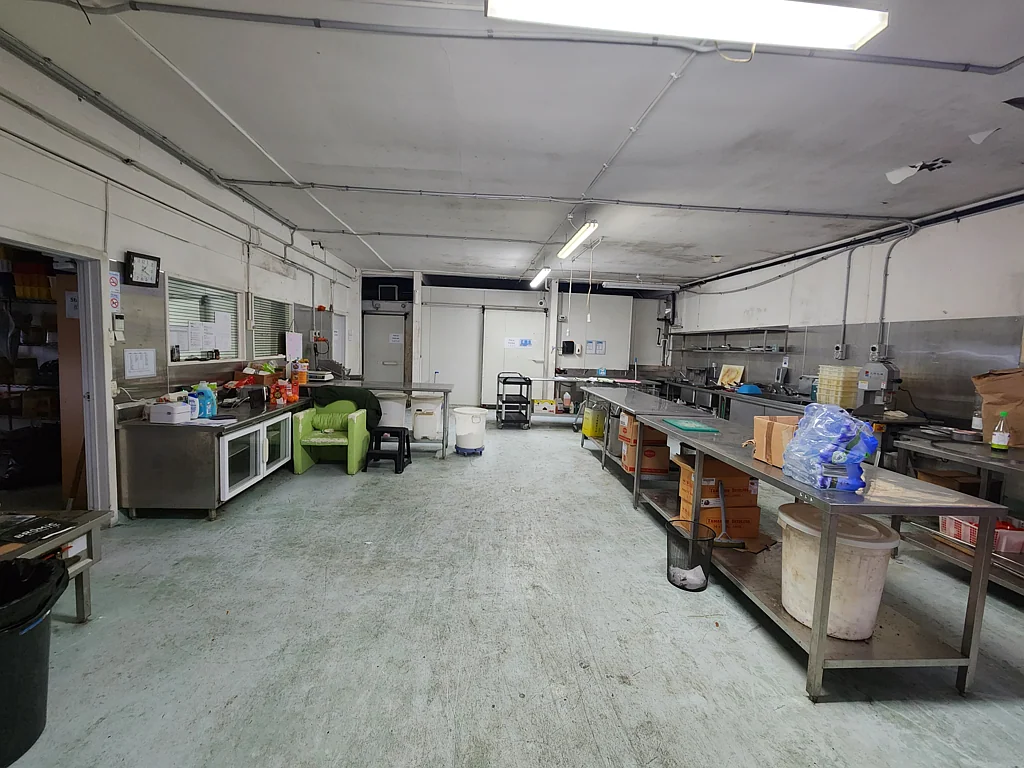 Penrose Large Kitchen with Rangehood & Walkin Chiller
