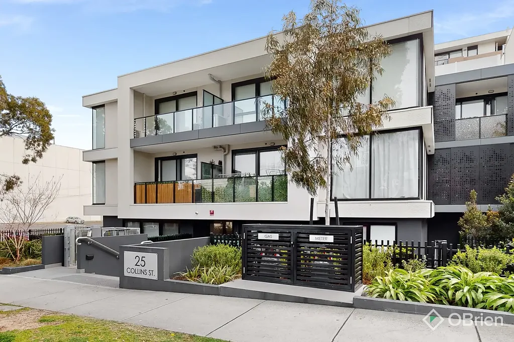 Modern Elegance in the Heart of Chadstone – 2-Bedroom Great Condition Apartment