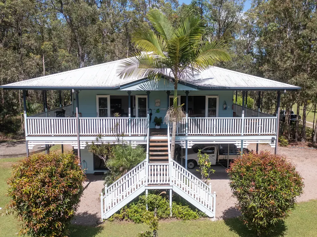 Wamuran 6房 双居住物业 4卧3卫 2卧1卫 小屋独立门禁 马匹牧场 大型储藏室 私密绿洲 车位充足 Dual occupancy on 10 acres available now!
