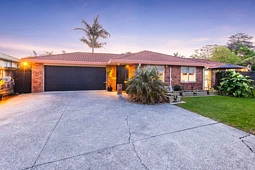 14 Norman Close, The Gardens