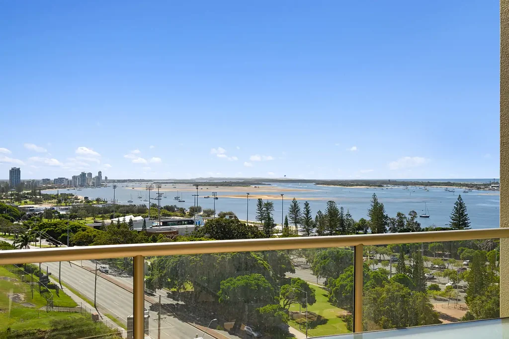 Southport 1Phòng ngủ Attention first home owners and investors!