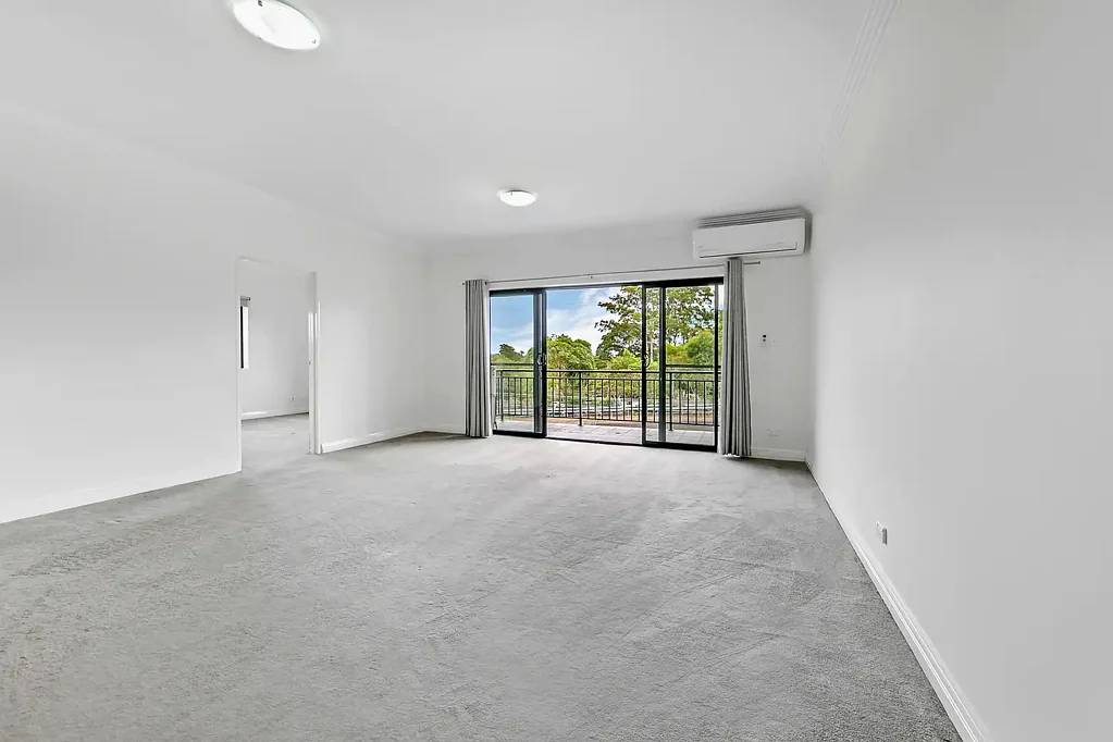 Pennant Hills 2ห้องนอน Immaculately Presented Two Bedroom Apartment, Walking distance to Train Station!