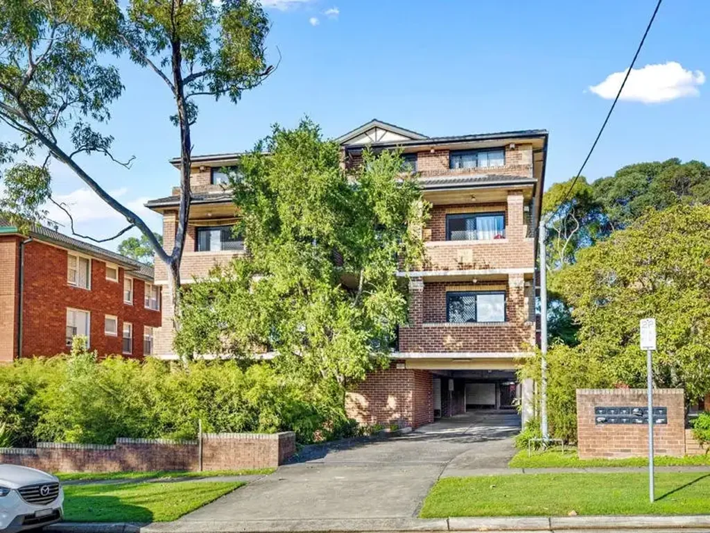 Convenient & Stylish Two Bedroom Apartment in West Ryde