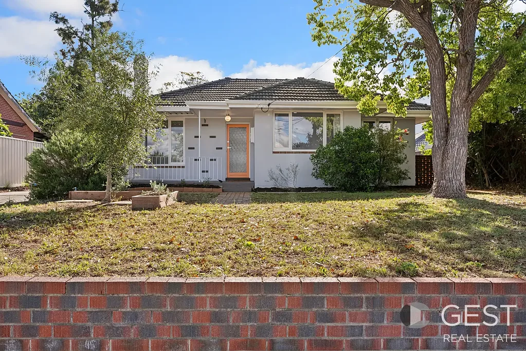 Embleton 3Kwarto Renovated with R25 Subdivision Potential!